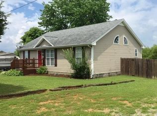 5721 Old Madisonville Rd, Hopkinsville, KY 42240