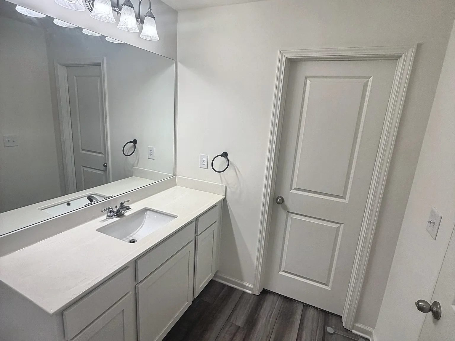 3 bed, 1421 sqft, $2,600 — Photo 3