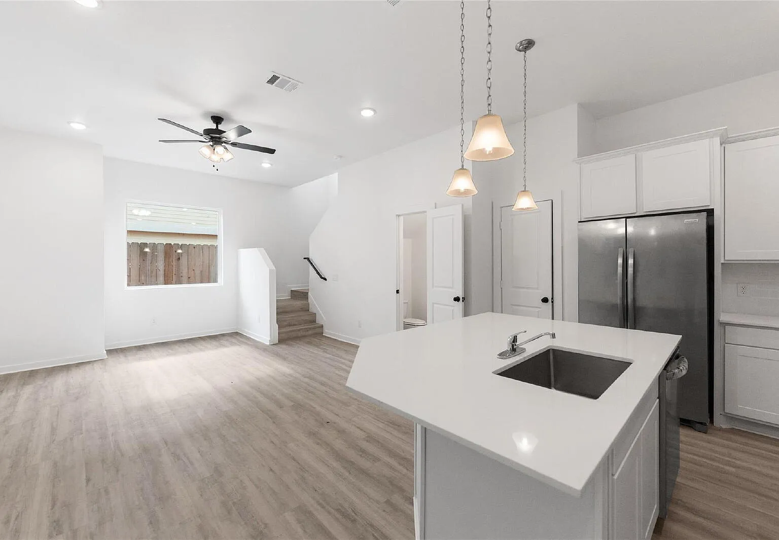 3 bed, 2.5 bath, 1390 sqft, $1,950 — Photo 2