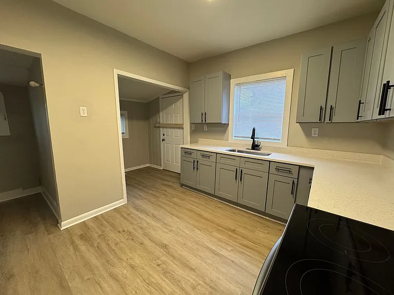 1132 N Oxford St — Photo 6