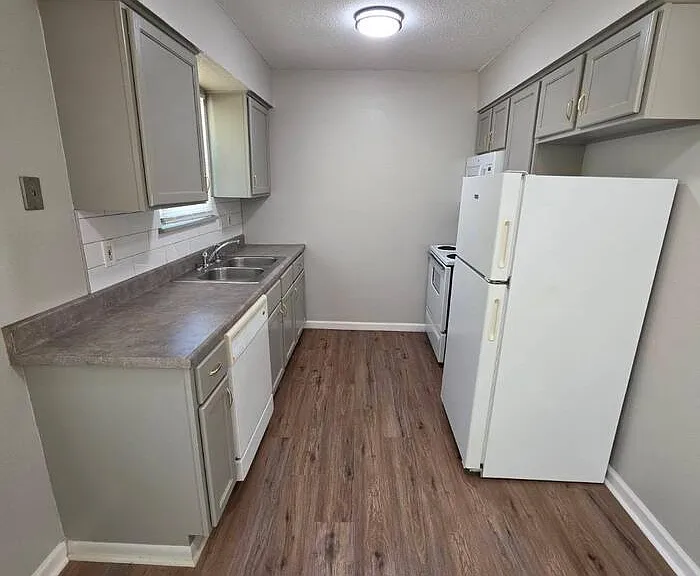 408 NE Westwind Dr #B — Photo 5