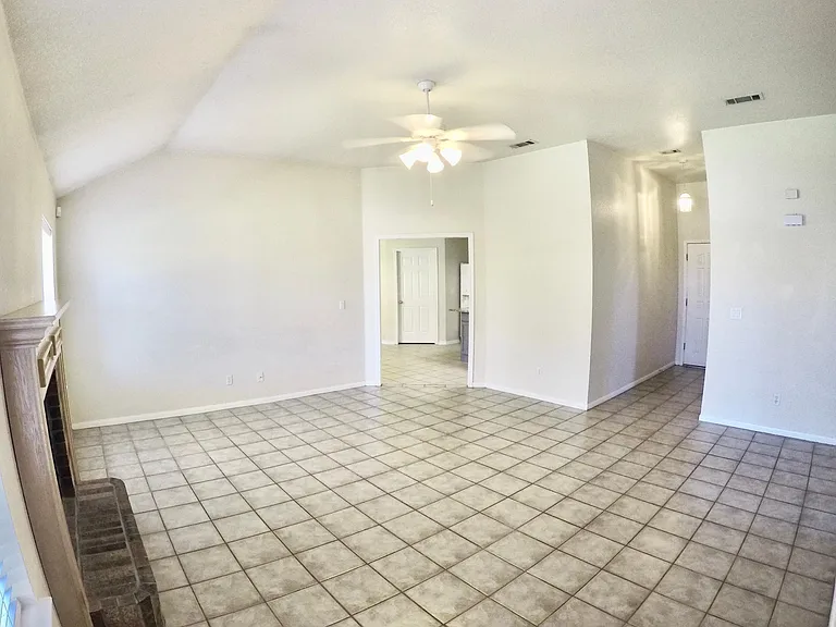 2705 Eastwood Dr — Photo 5