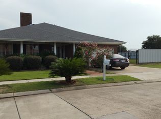 8304 Fairfax Dr, Chalmette, LA 70043