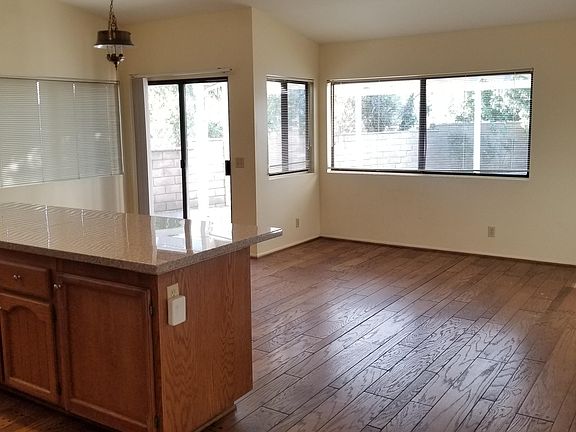 5th image of 890 Deerfoot Pl