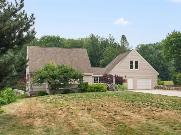 292 Warren Rd, Brimfield, MA 01010