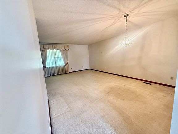 5th image of 2920 Doral Ct