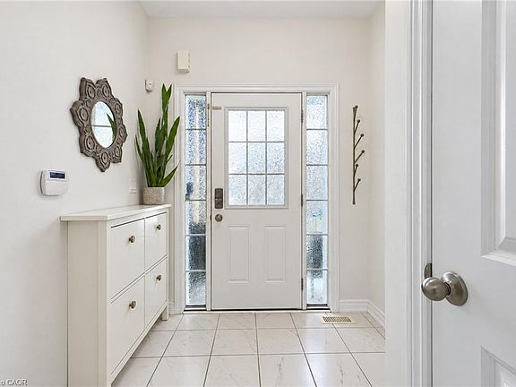 3rd image of 60 Starling Dr