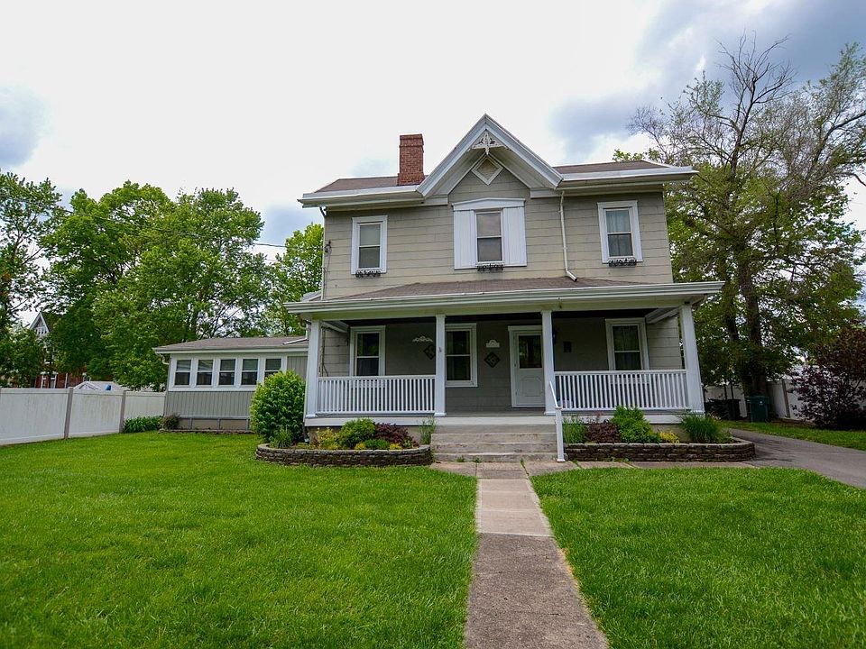 1st image of 8269 Woodbine Ave