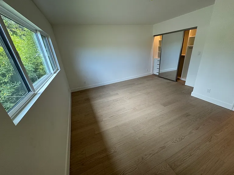 Primrose Ave — Photo 15
