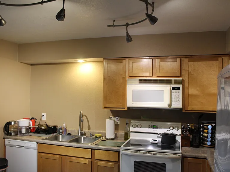 3301 E Kelton Ln #103 — Photo 8
