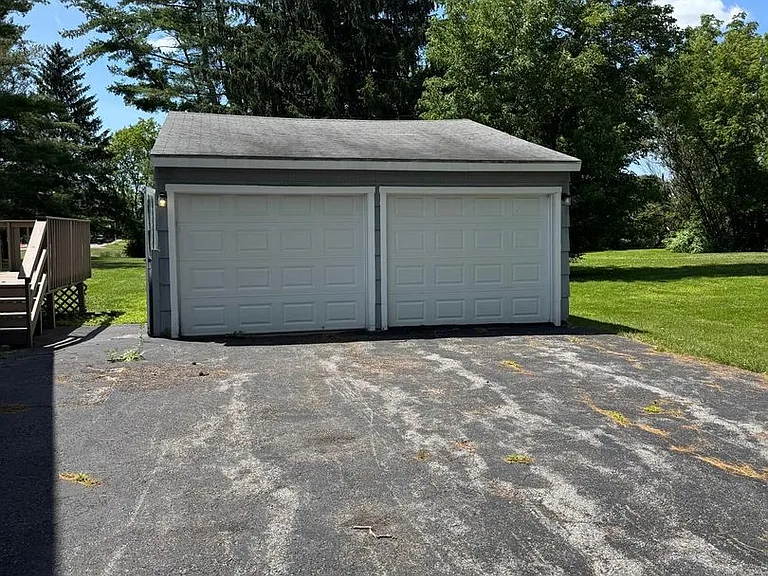 7801 Morgan Rd — Photo 2