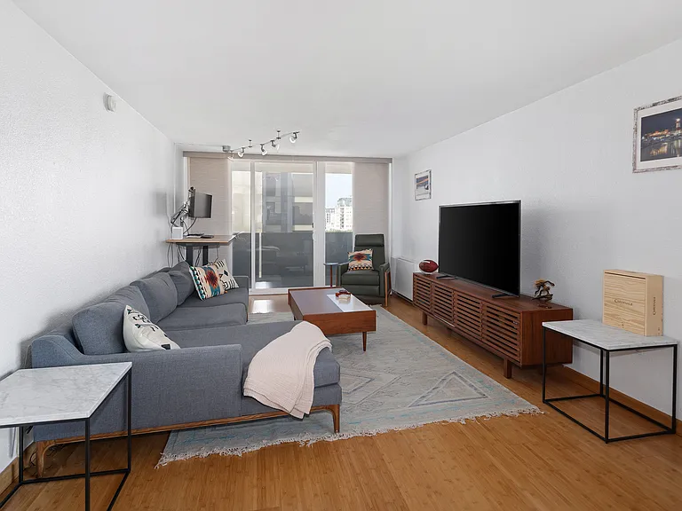 909 N Logan St #8F — Photo 17