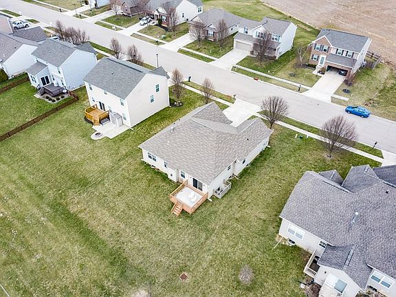 5th image of 771 Cliffside Dr
