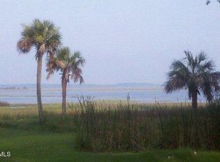 16 Sandy Ln, Beaufort, SC 29907