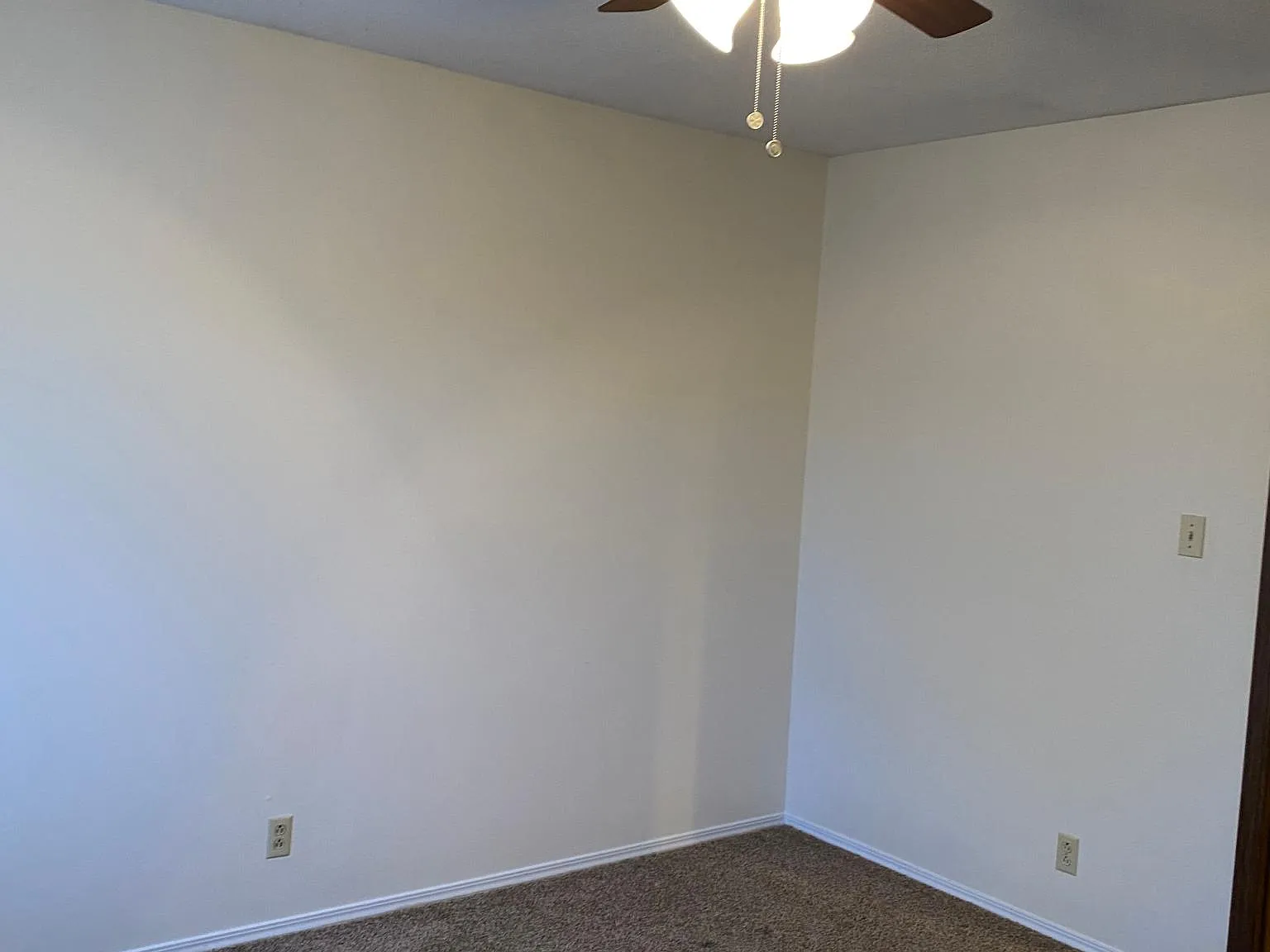 2 bed, 1.5 bath, 100 sqft, $1,100 — Photo 3