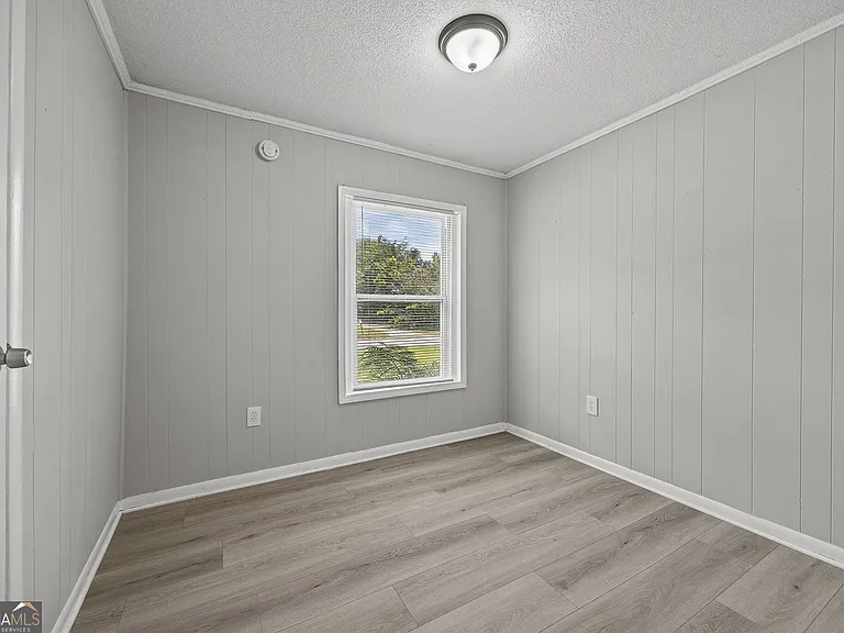 2830 Village Green Dr — Photo 6