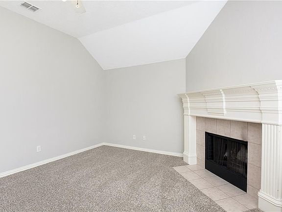 3rd image of 7851 Palisades Dr