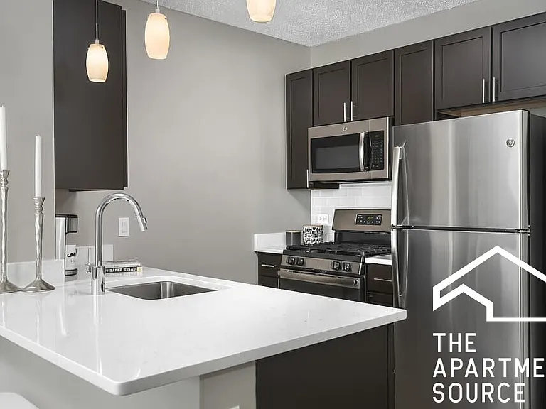 355 E Ohio Studio #STUDIO — Photo 3