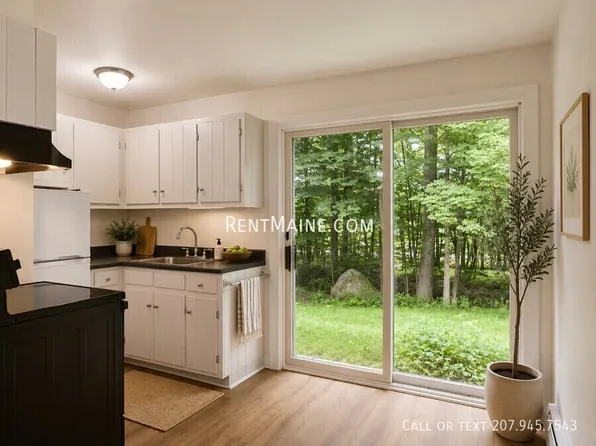 176 Augusta Rd APT 4, Belgrade, ME 04917