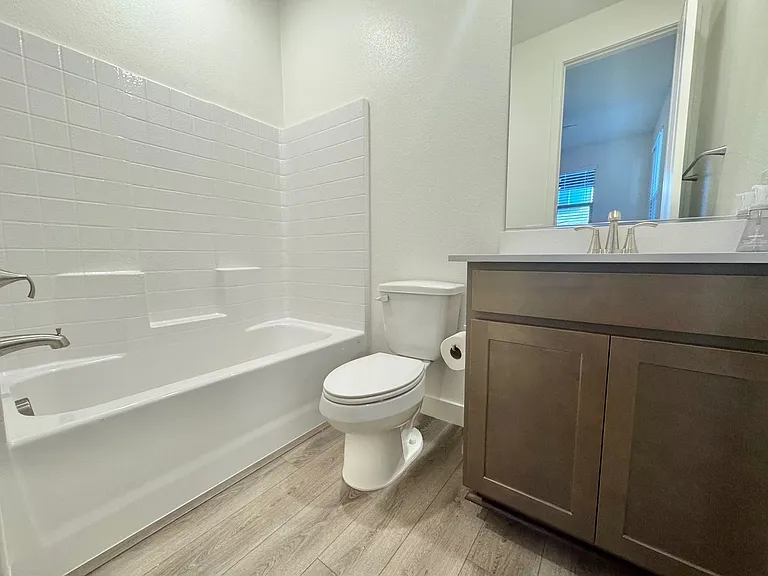 1548 Little Penguin St — Photo 5