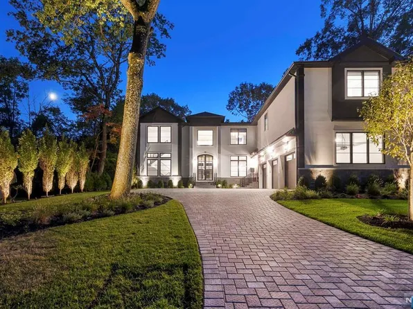 38 Wilson Pl, Closter, NJ 07624