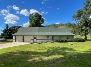 5906 Country Club Rd, Houston, MN 55943