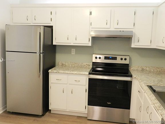 5th image of 2860 Somerset Dr APT 211K