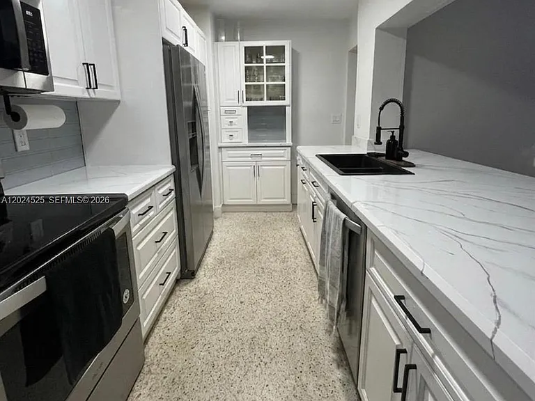 5450 SW 55th Ave — Photo 13