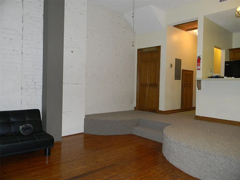 2315 Strand St #2D — Photo 3