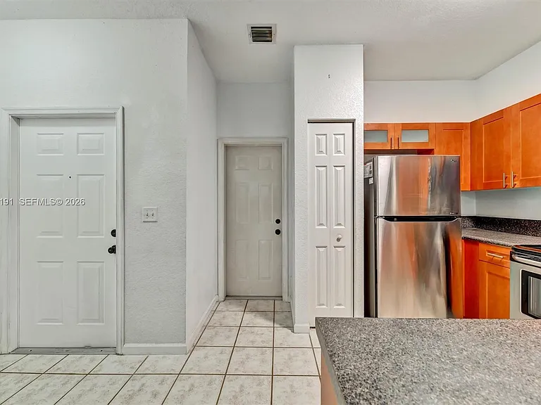 3897 Tree Top Dr — Photo 8