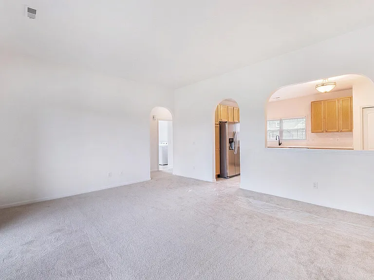 2925 N Knightsbridge Cir — Photo 8