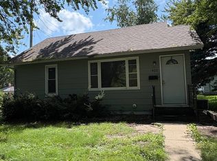 402 6th St NE, Oelwein, IA 50662