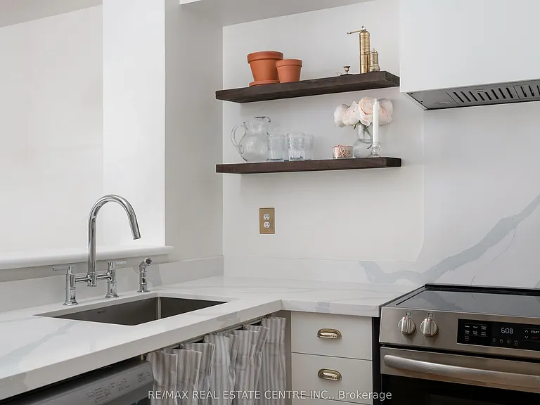 942 Yonge St #616 — Photo 22