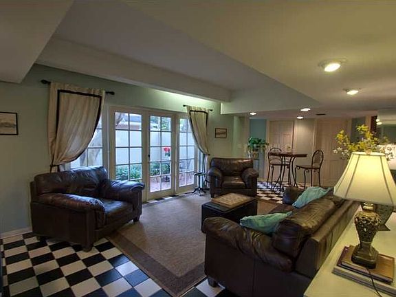 4th image of 132 Huron Ave