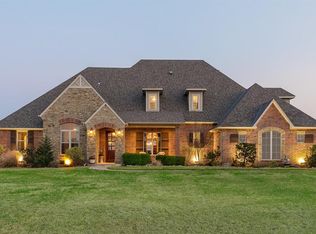 6380 Red Cedar Dr, Edmond, OK 73025