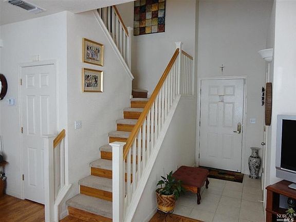 4th image of 212 Calais Ct