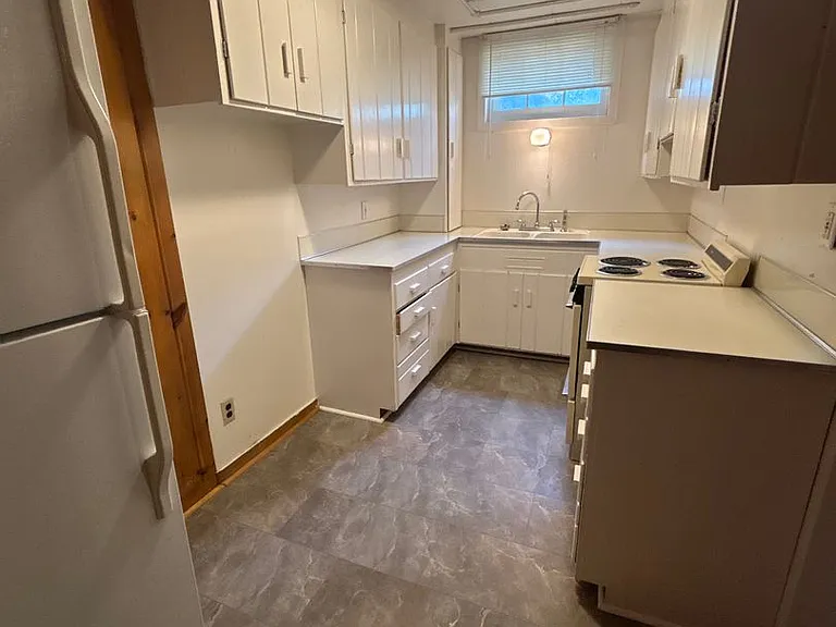 715 NE Stadium Way — Photo 6