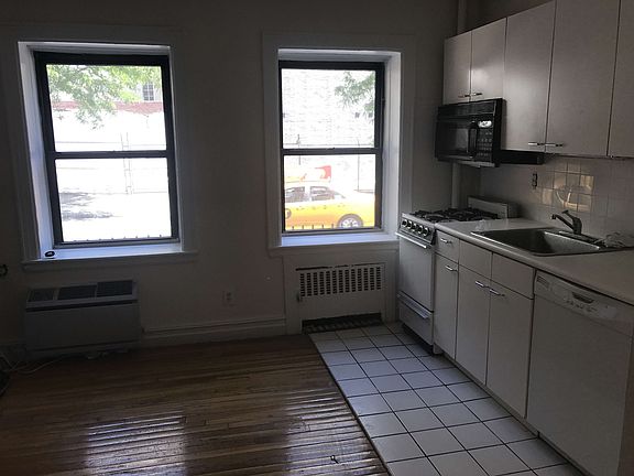 3rd image of 128 E 29th St APT A