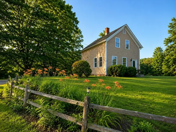 20 Cross St, Bernardston, MA 01337