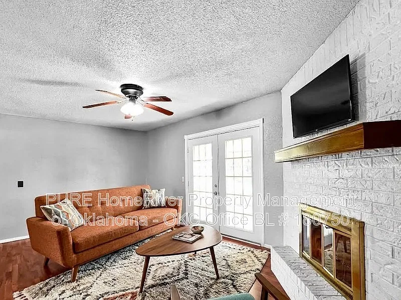3 bed, 2.0 bath, 1215 sqft, $1,395 — Photo 3