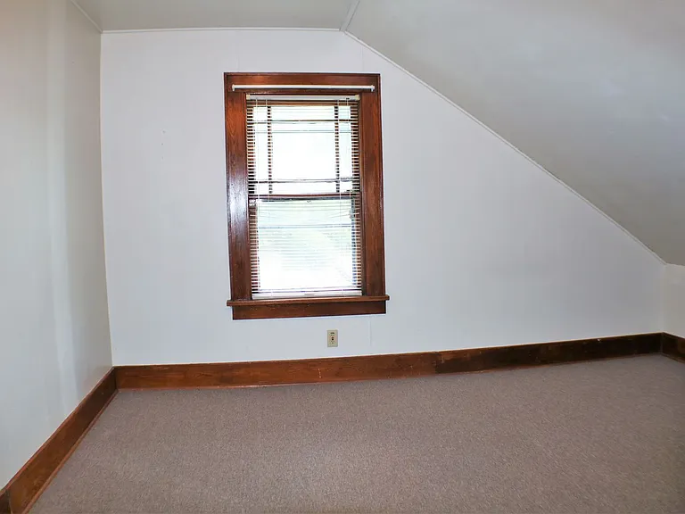 608 Ronalds St — Photo 9