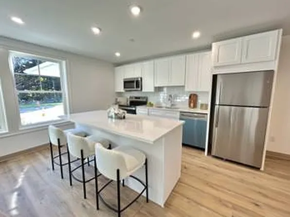 Hillside Estates, 26 Union St #F8b670835, Natick, MA 01760