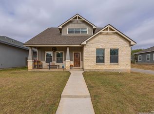 752 Crestview, Floresville, TX 78114