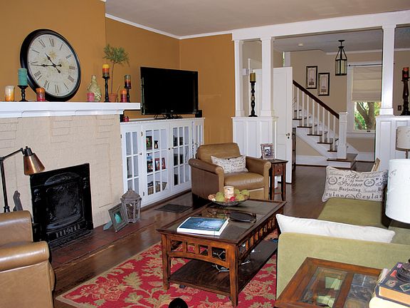 Living Room/Foyer