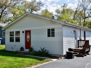 27 Hillcrest Ave, Fox Lake, IL 60020