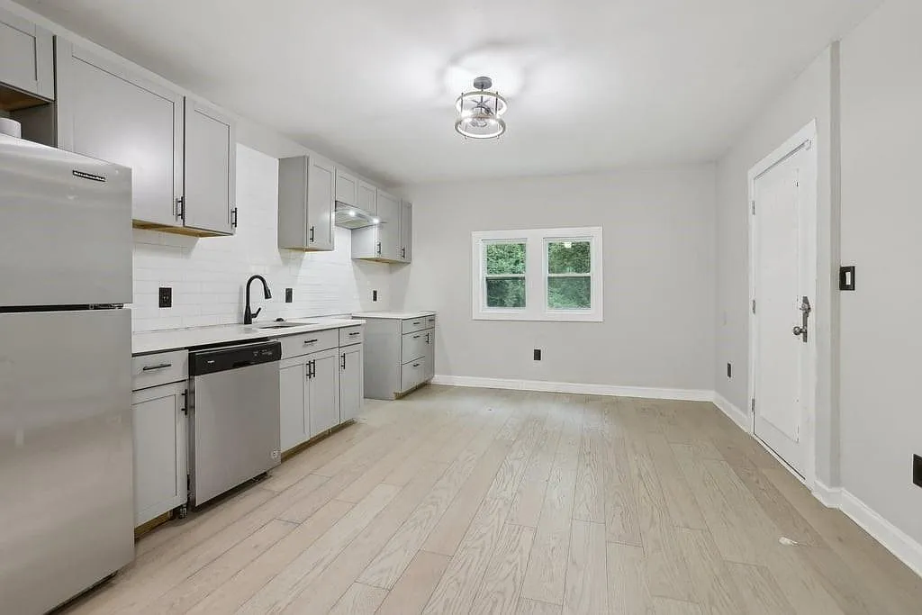 3 bed, 1136 sqft, $2,025 — Photo 4