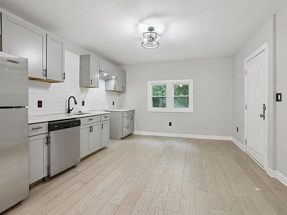 4th image of 1626 Kenmore St SW