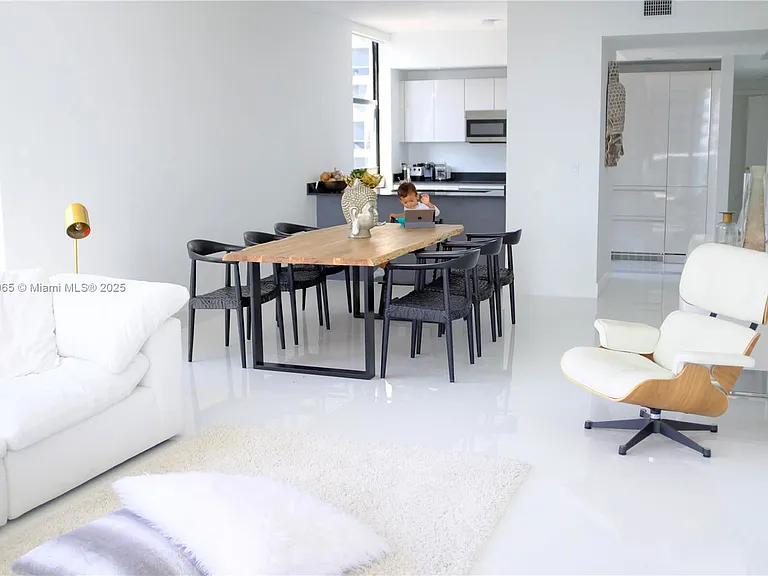 1010 Brickell Ave #4205 — Photo 4