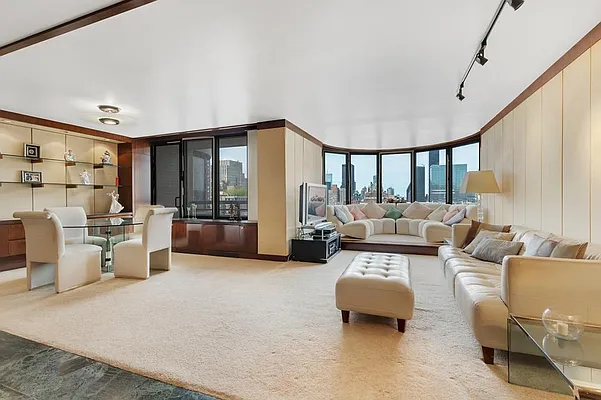 Sold by R New York | media 1