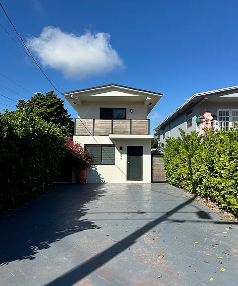 394 Tamiami Canal Rd — Photo 1